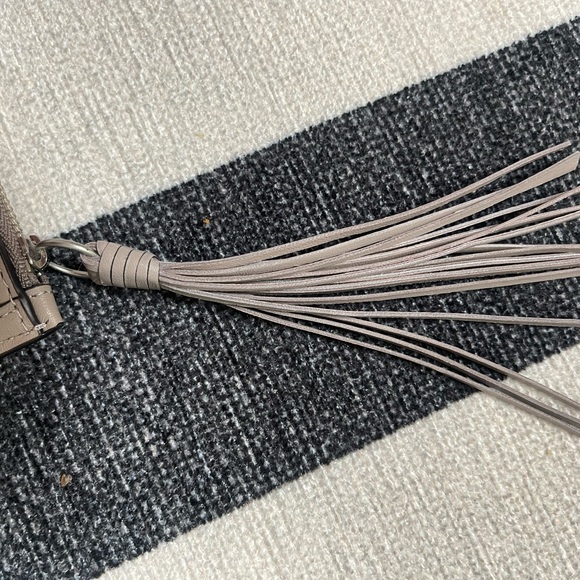 SOLD Tory Burch silver sequin wristlet - Picture 4 of 5